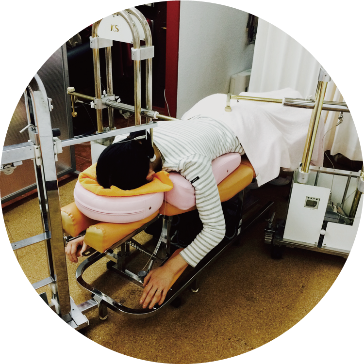 わたべ整体の骨格矯正の様子 インプラント骨格矯正法